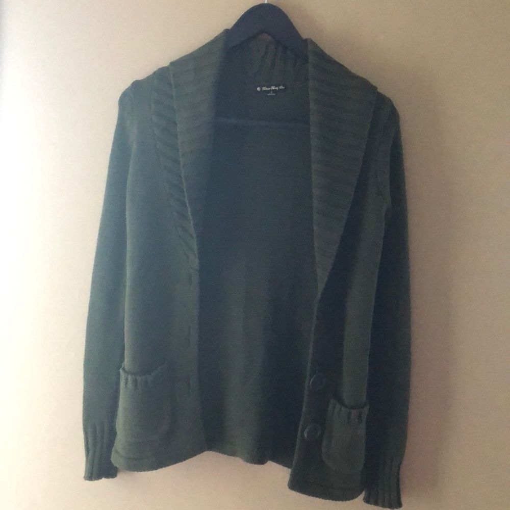 Olive Green Button up Sweater 🤗